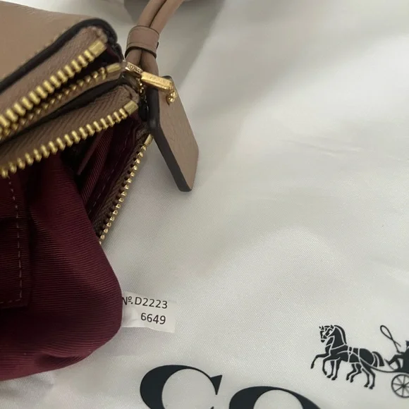 Coach Small Town Bucket Bag And Matching Wristlet - Picture 12 of 13